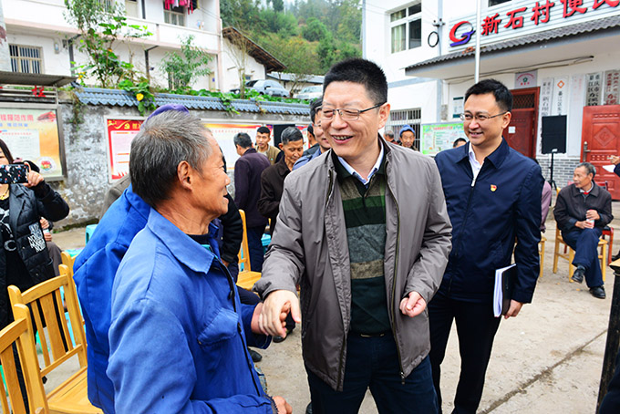 姜天波大力实施乡村振兴战略推动党的十九大精神在基层落地生根